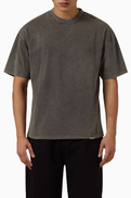 تمثل تي شيرت Intial كبير الحجم من القطن